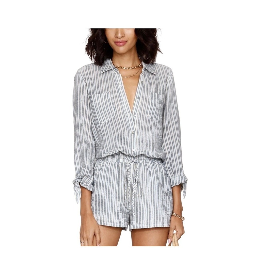 Pink lily Women's blue and white striped‎ romper size small